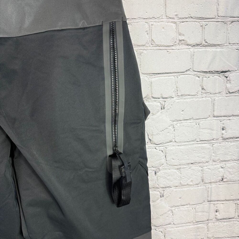 Nike Tech Pack Reflective Unlined Cargo Pants Size 34 Black Gray K - Picture 7 of 11